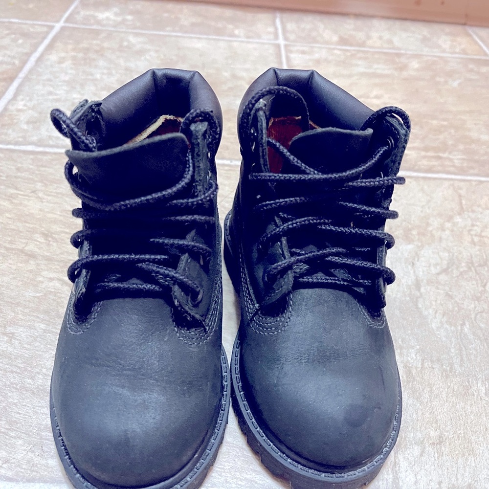 Practically new wore once or twice. Black Timberland toddler size 6